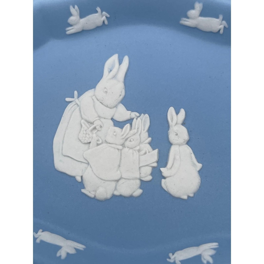 RARE Wedgwood Peter Rabbit Jasperware Blue Oval Trinket Dish Beatrix Potter - Picture 3 of 8